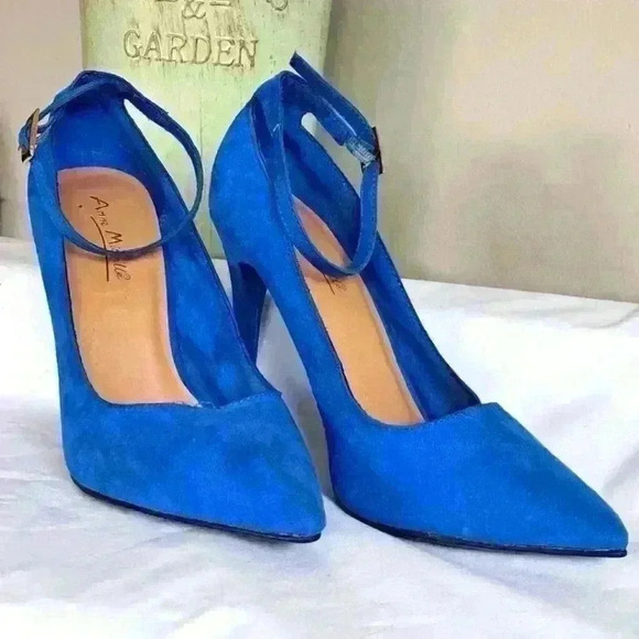 Anne Michelle Shoes - Anne Michelle Blue Suede Heels sz 7